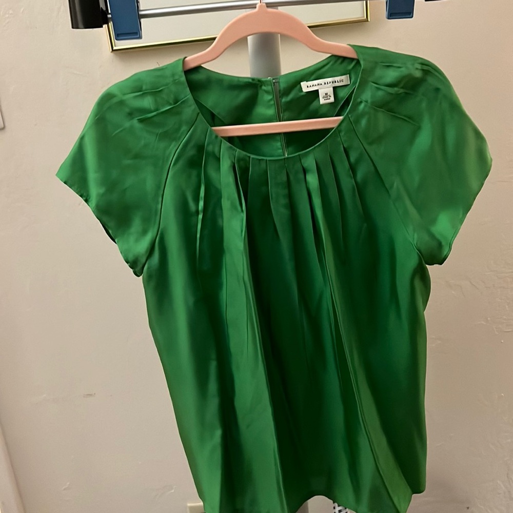 Green Banana Republic Silk Top Medium